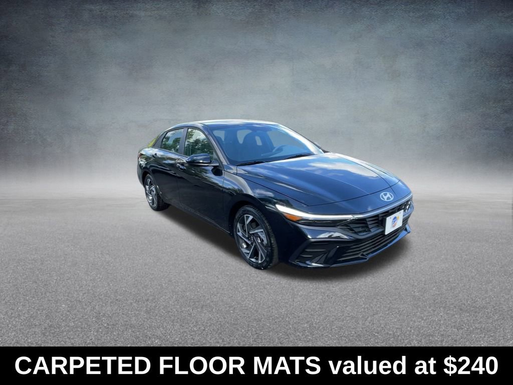 Used 2025 Hyundai Elantra Sport image 2
