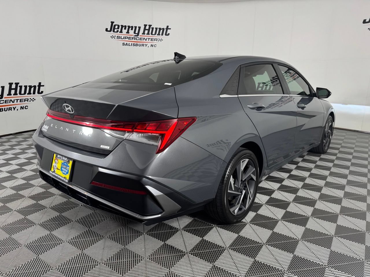 Used 2025 Hyundai Elantra Limited FWD image 6