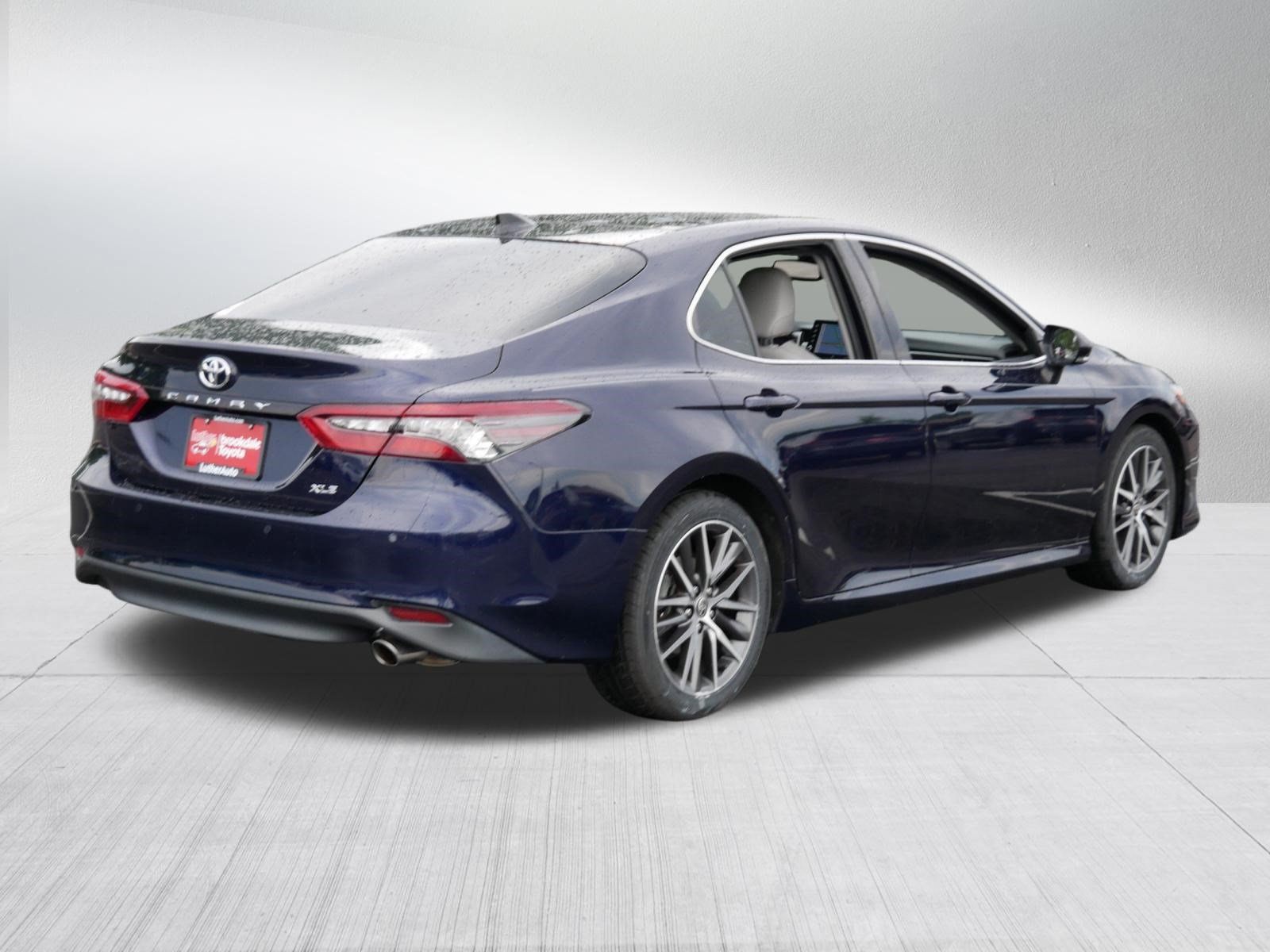 Used 2021 Toyota Camry XLE w/ Navigation Package FWD image 7