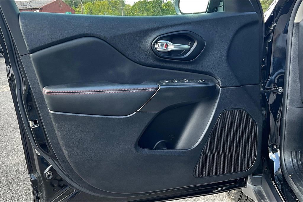 Used 2021 Jeep Cherokee Trailhawk w/ Comfort/Convenience Group image 21