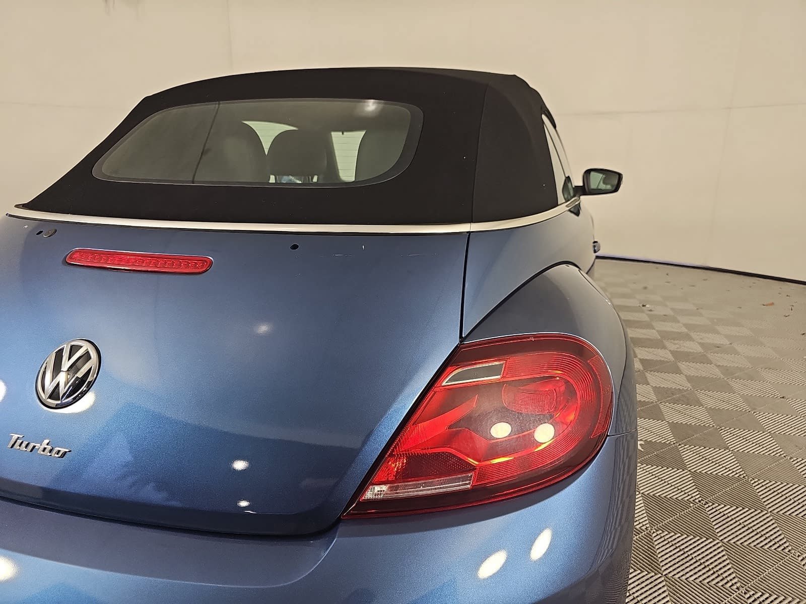 Used 2019 Volkswagen Beetle 2.0T S FWD image 26