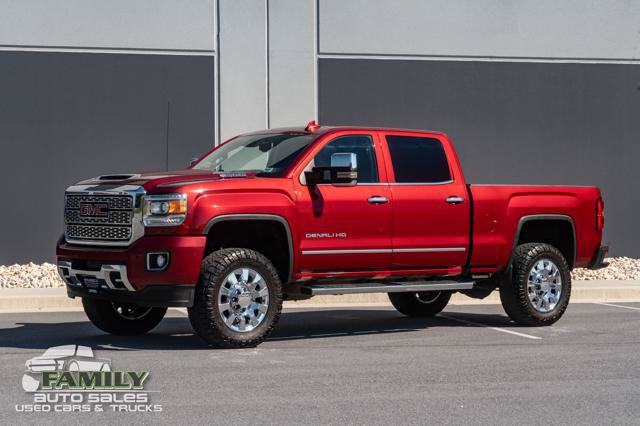 Used 2018 GMC Sierra 2500 Denali w/ Duramax Plus Package AWD/4WD image 2
