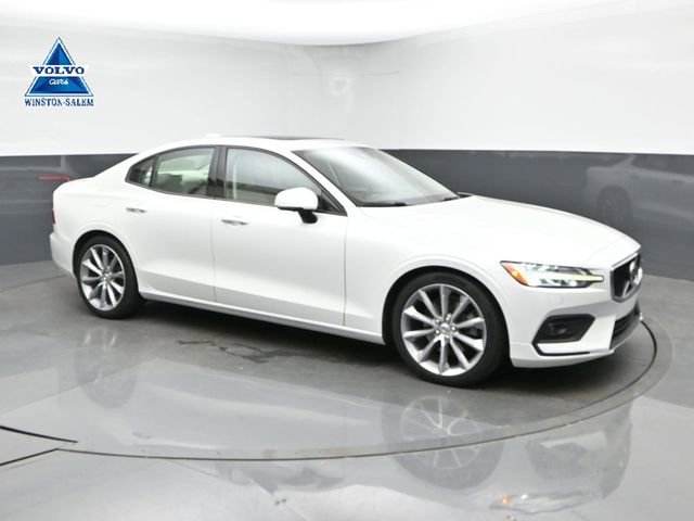 Used 2020 Volvo S60 T5 Momentum FWD image 1