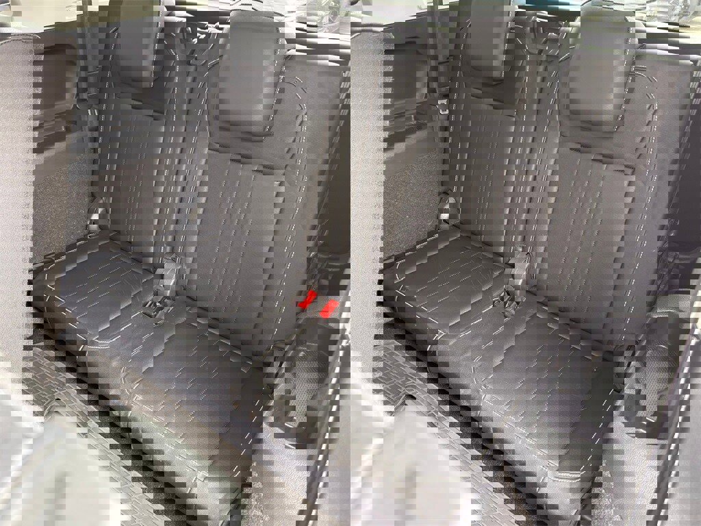 Used 2023 Volkswagen Tiguan SE image 32