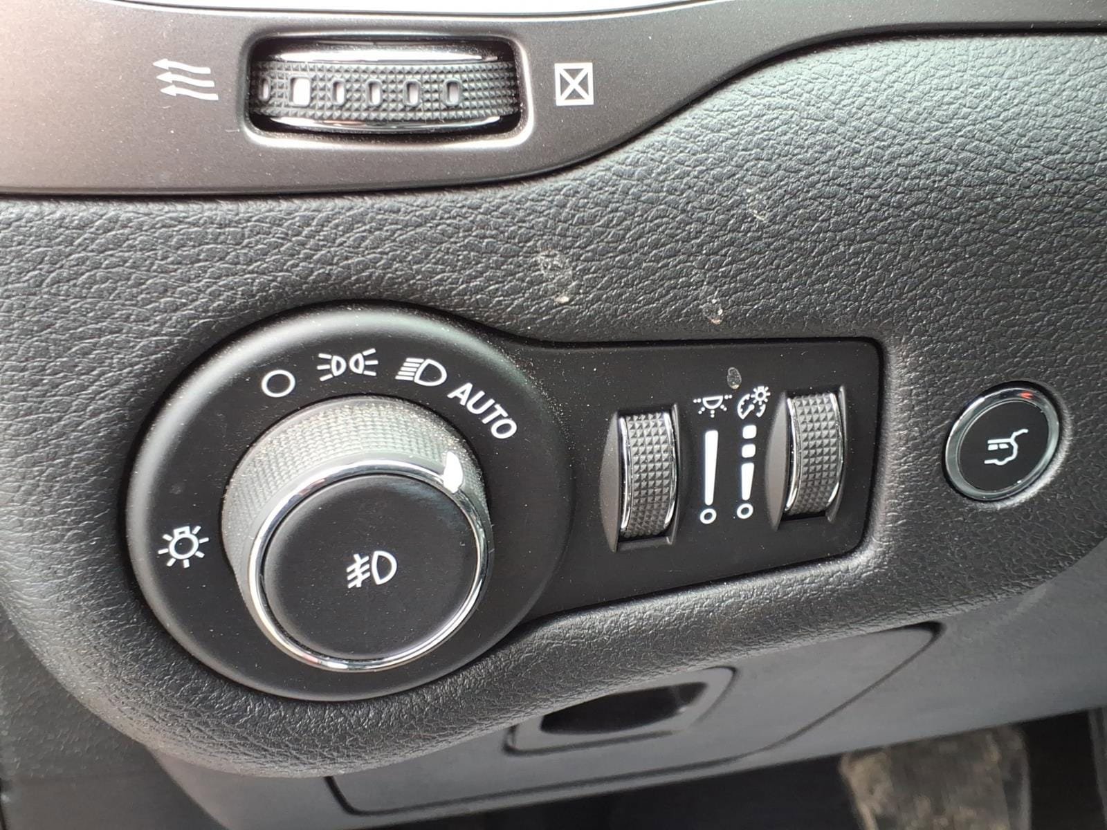 Used 2020 Jeep Cherokee Limited AWD/4WD image 15