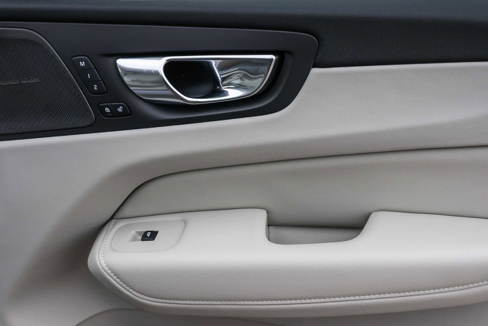 New 2026 Volvo XC60 B5 Ultra w/ Protection Package Premier image 19