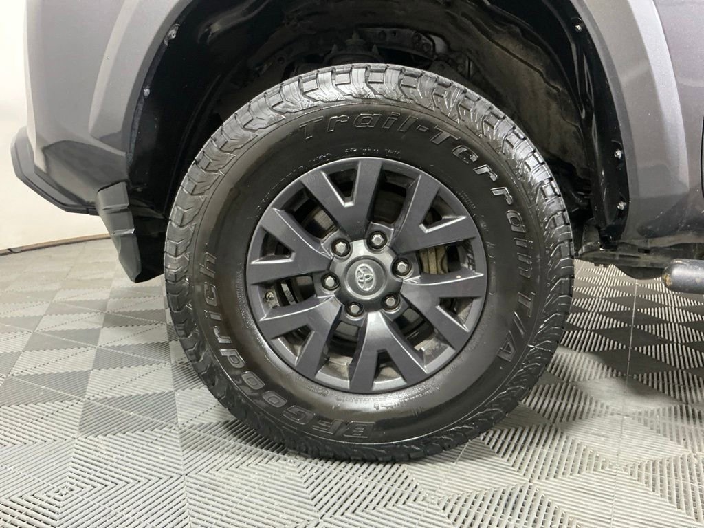Used 2020 Toyota Tacoma SR5 w/ SR5 Appearance Package (SM) RWD image 26