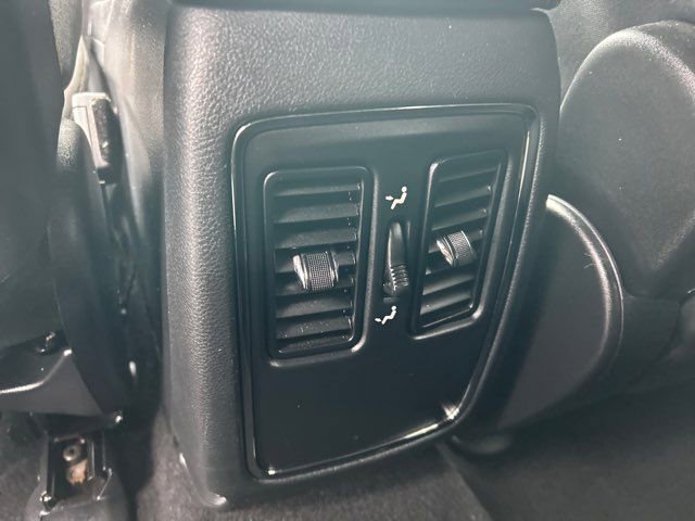 Used 2020 Jeep Grand Cherokee Laredo image 36