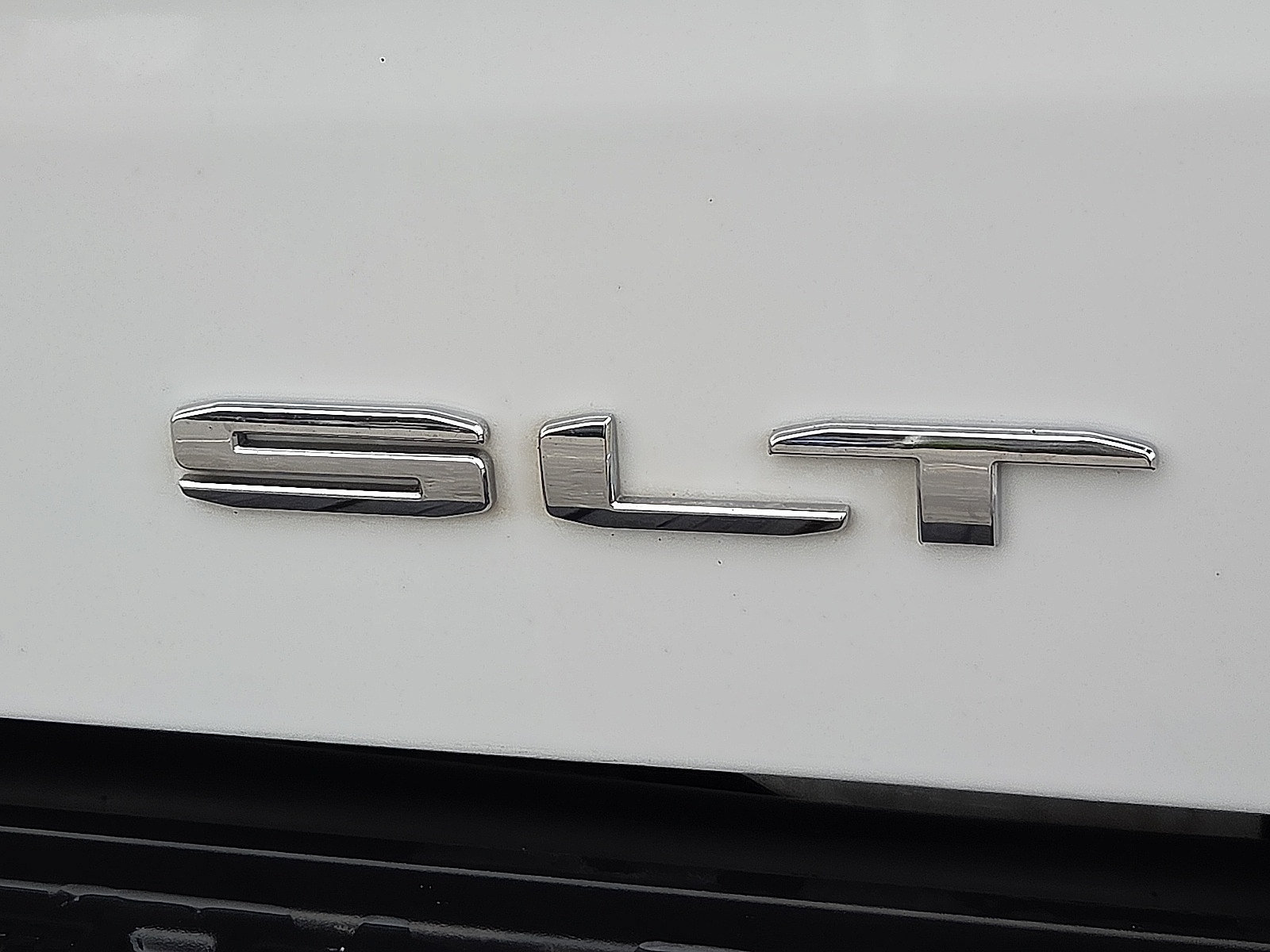 Certified 2025 GMC Sierra 1500 SLT AWD/4WD image 9