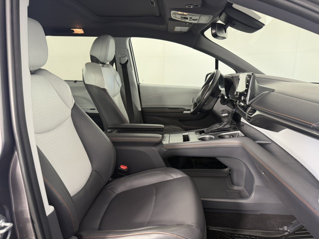 Used 2021 Toyota Sienna XLE FWD image 10