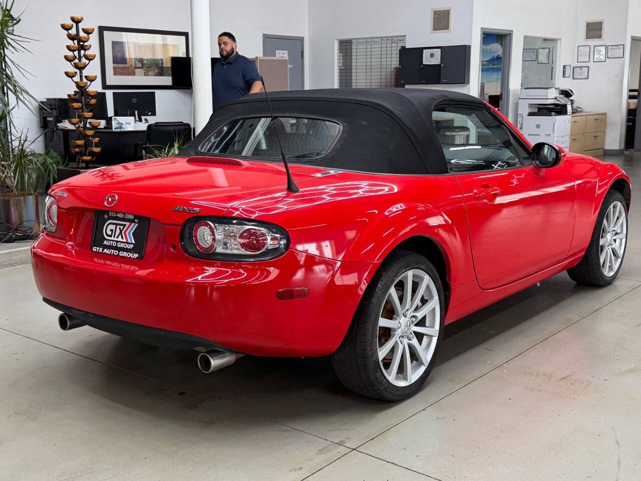 Used 2007 MAZDA MX-5 Miata Touring RWD image 2