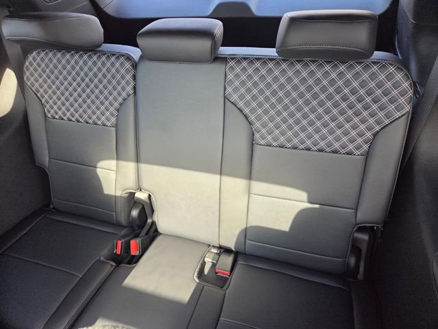 New 2026 GMC Acadia Denali w/ Super Cruise Package image 8