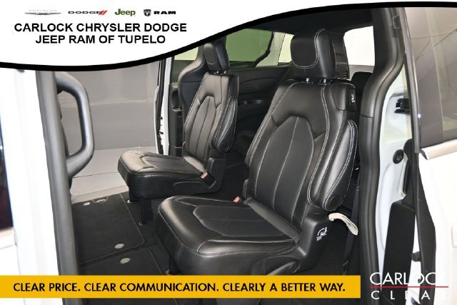 Used 2025 Chrysler Pacifica Select FWD image 24