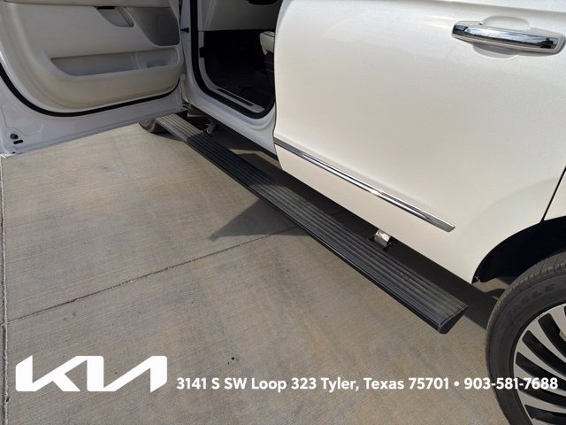 Used 2018 Lincoln Navigator L Black Label AWD/4WD image 15