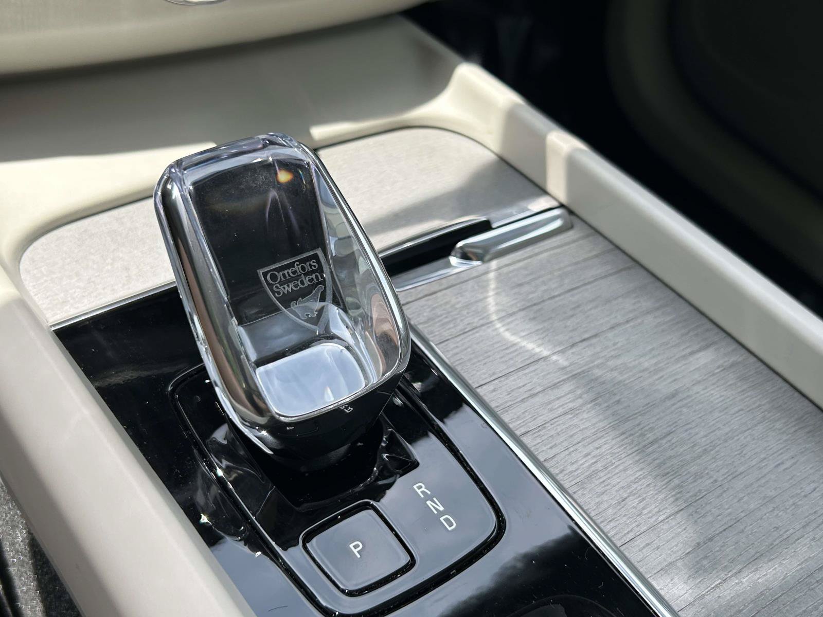 Certified 2025 Volvo XC60 B5 Ultra AWD/4WD image 27