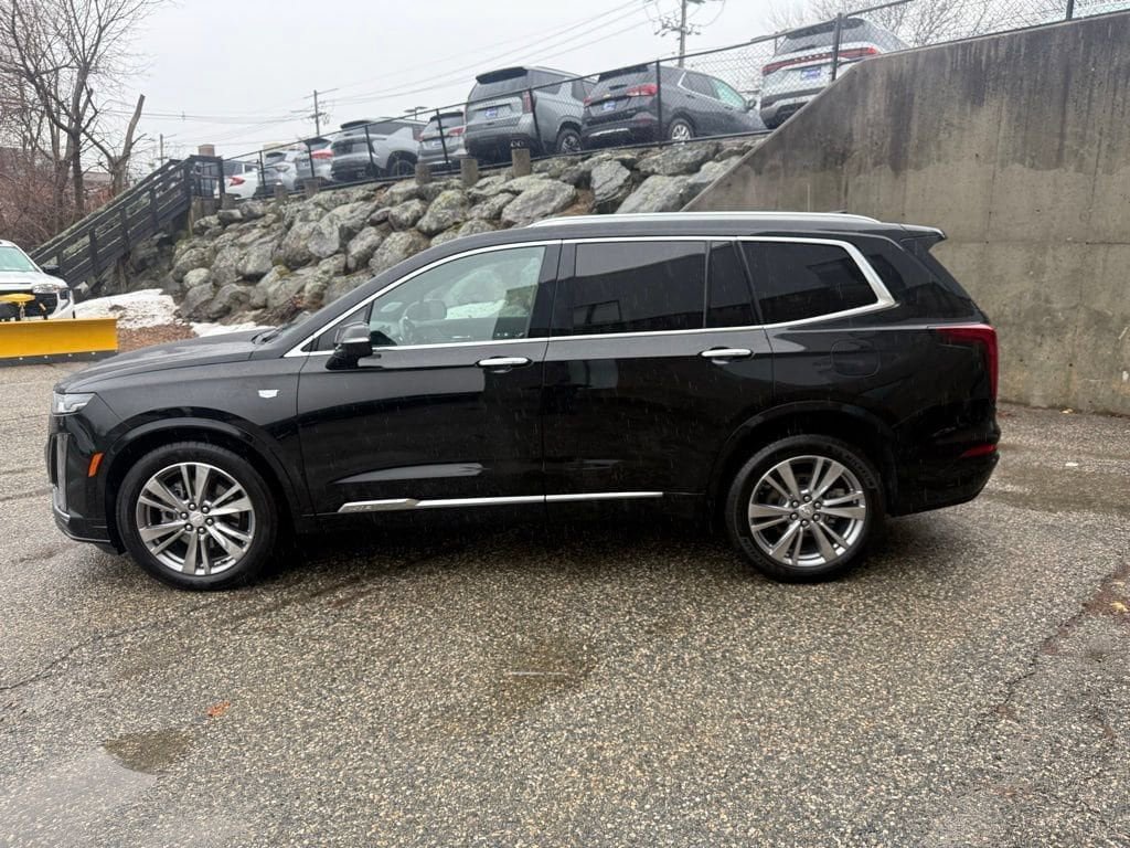 Used 2024 Cadillac XT6 Premium Luxury w/ Technology Package AWD/4WD image 3