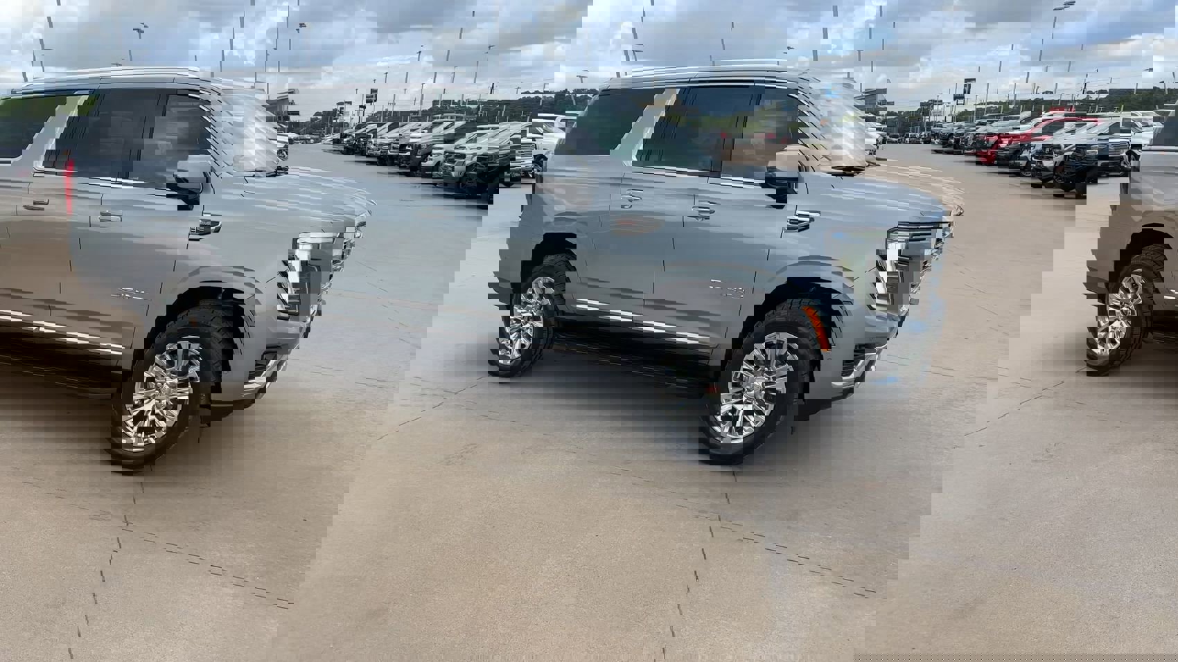 Certified 2025 GMC Yukon XL Denali AWD/4WD image 9