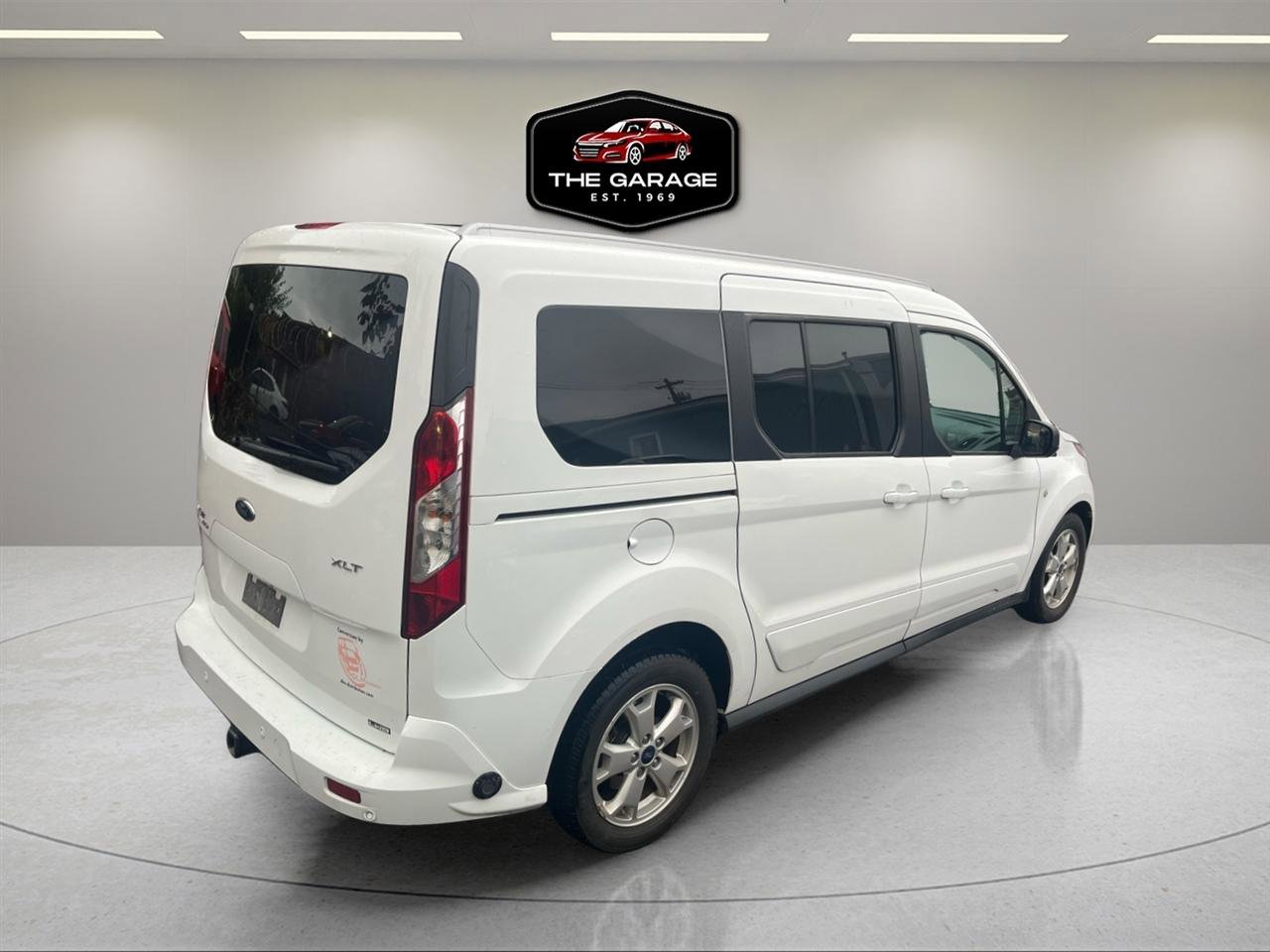 Used 2017 Ford Transit Connect XLT FWD image 5