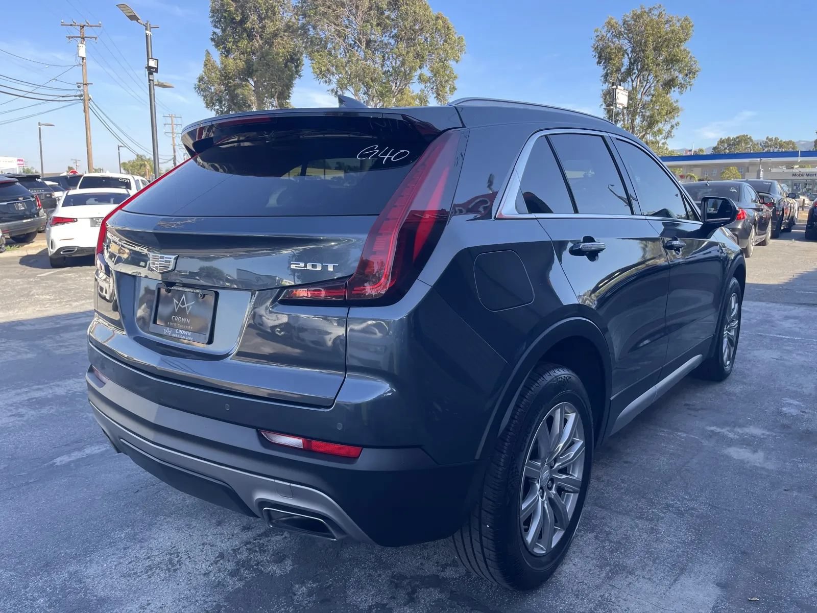 Used 2019 Cadillac XT4 Premium Luxury w/ Cold Weather Package FWD image 5