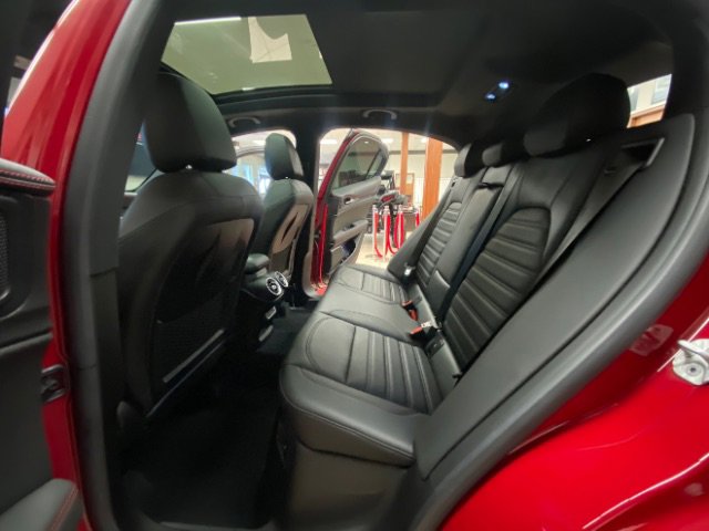 Used 2023 Alfa Romeo Stelvio Estrema image 19