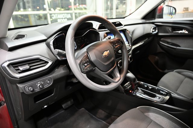 Used 2023 Chevrolet TrailBlazer LT w/ Convenience Package image 21
