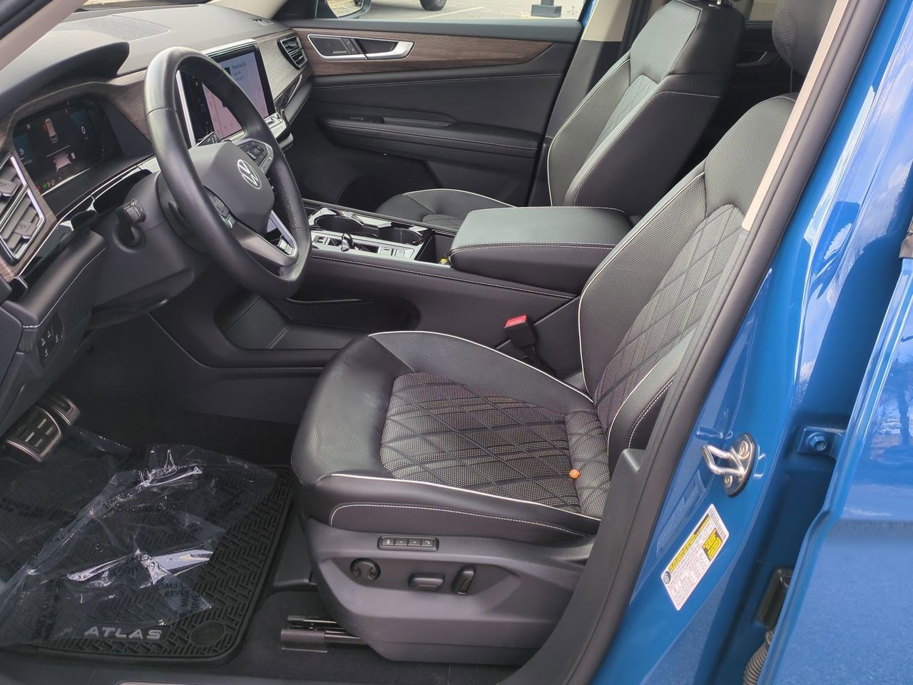 Used 2025 Volkswagen Atlas SEL Premium R-Line image 17