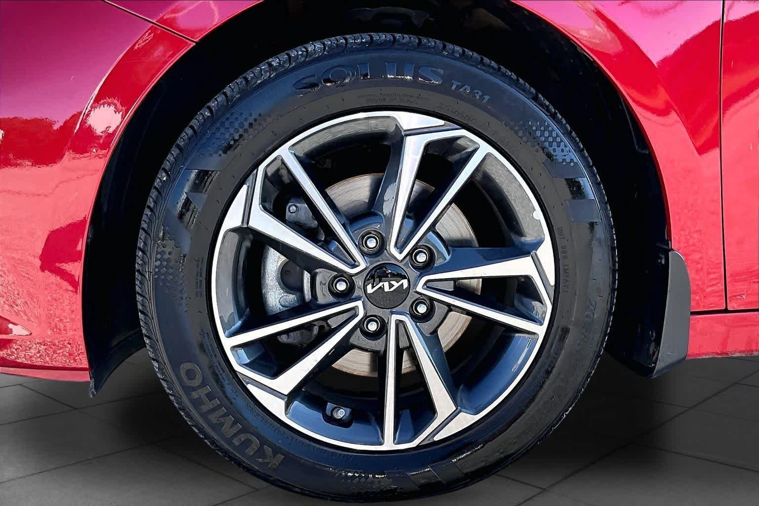Used 2024 Kia Forte LXS w/ LXS Technology Package FWD image 11