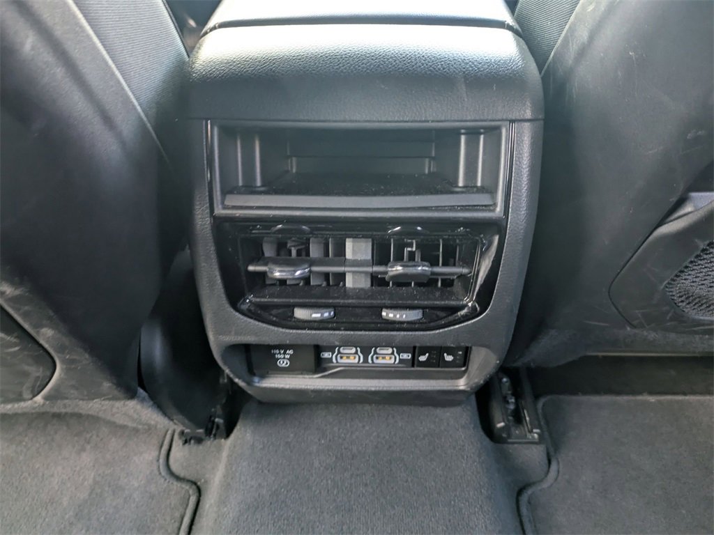 Used 2024 Jeep Grand Cherokee Limited image 23