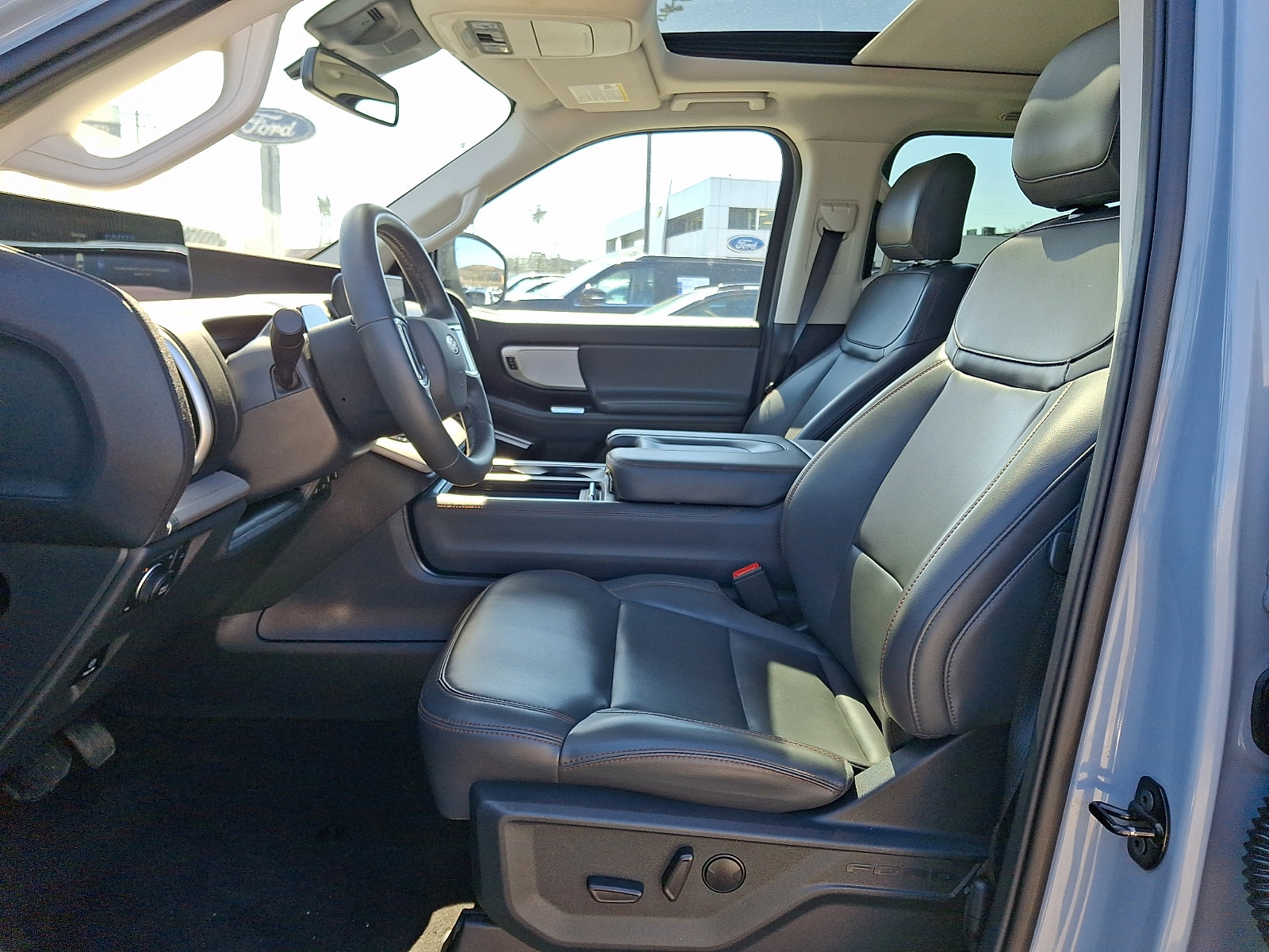 Used 2025 Ford Expedition Active AWD/4WD image 13