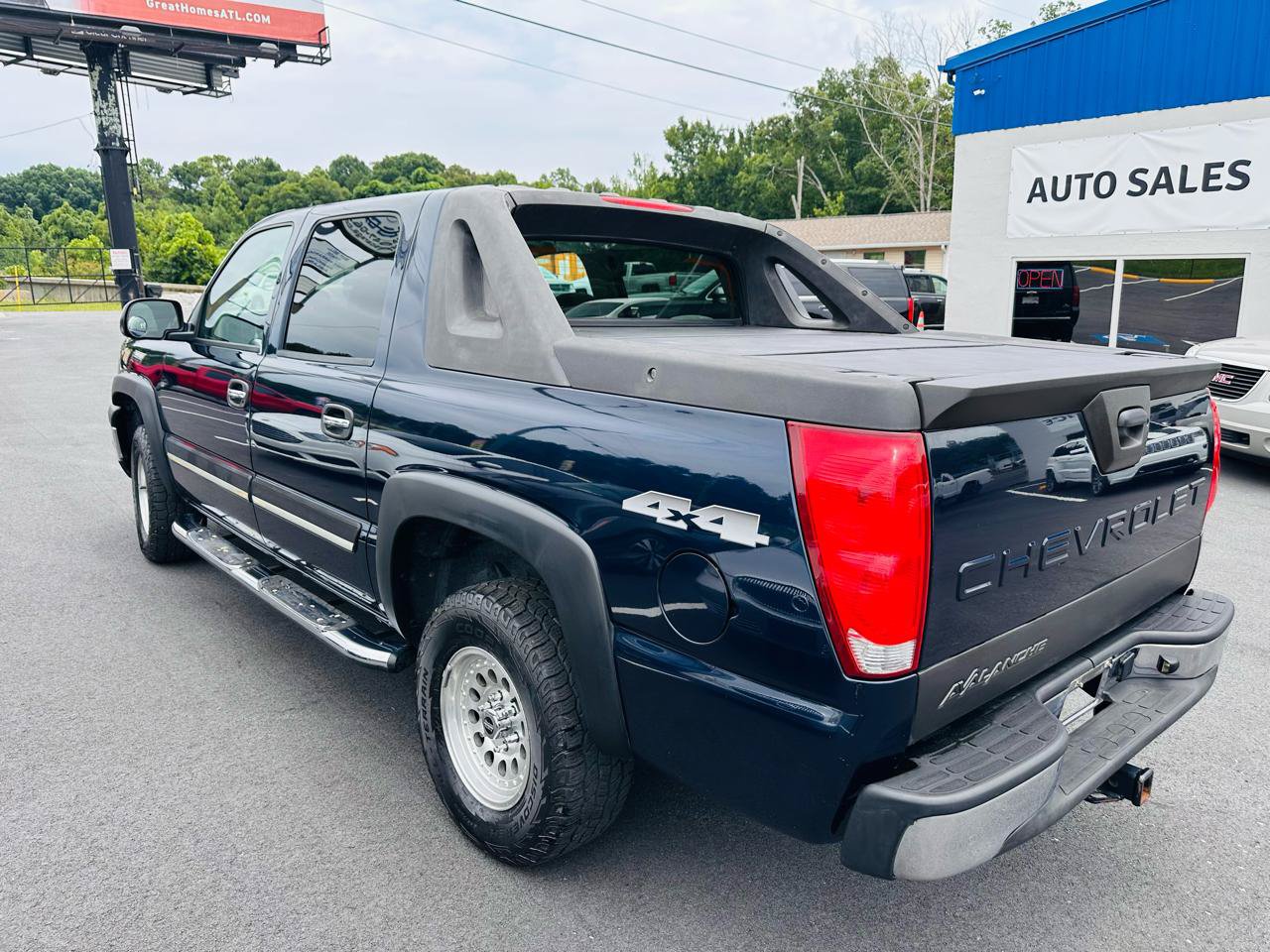 Used 2006 Chevrolet Avalanche LS w/ Sun And Sound Package AWD/4WD image 3