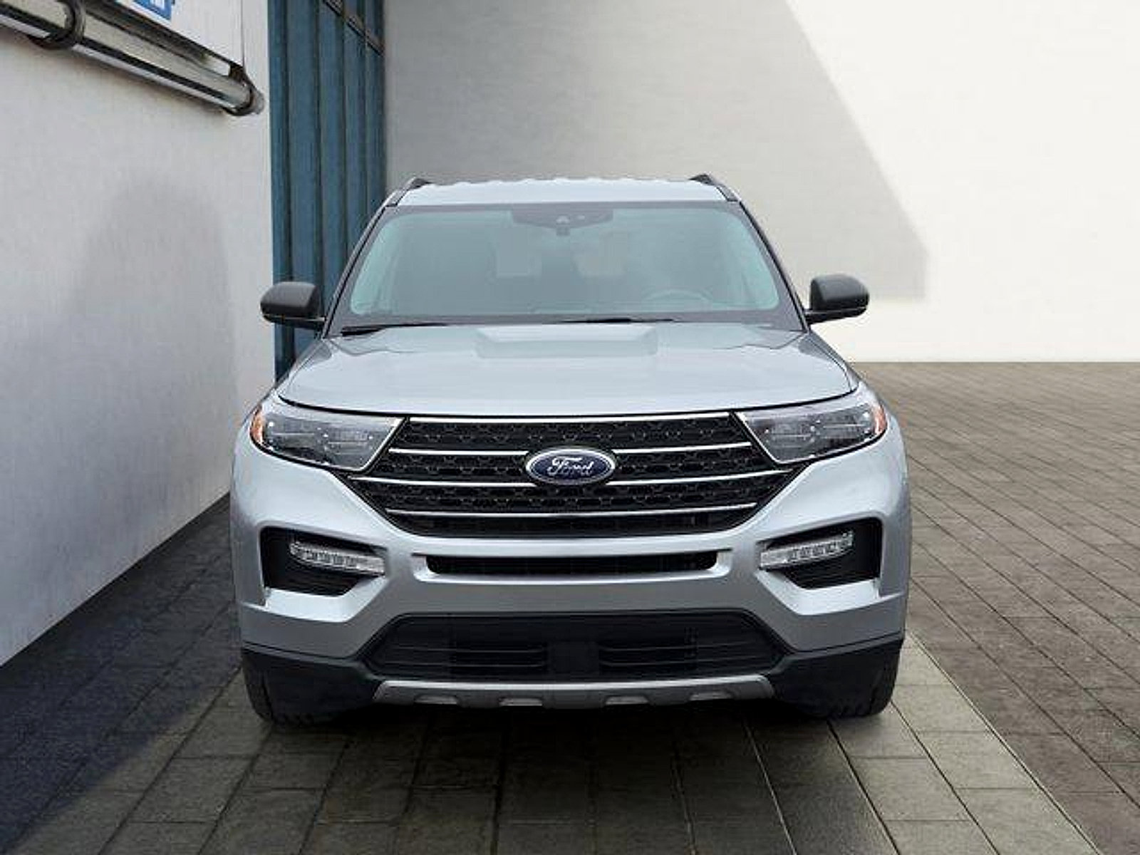 Certified 2023 Ford Explorer XLT w/ Equipment Group 202A AWD/4WD image 8