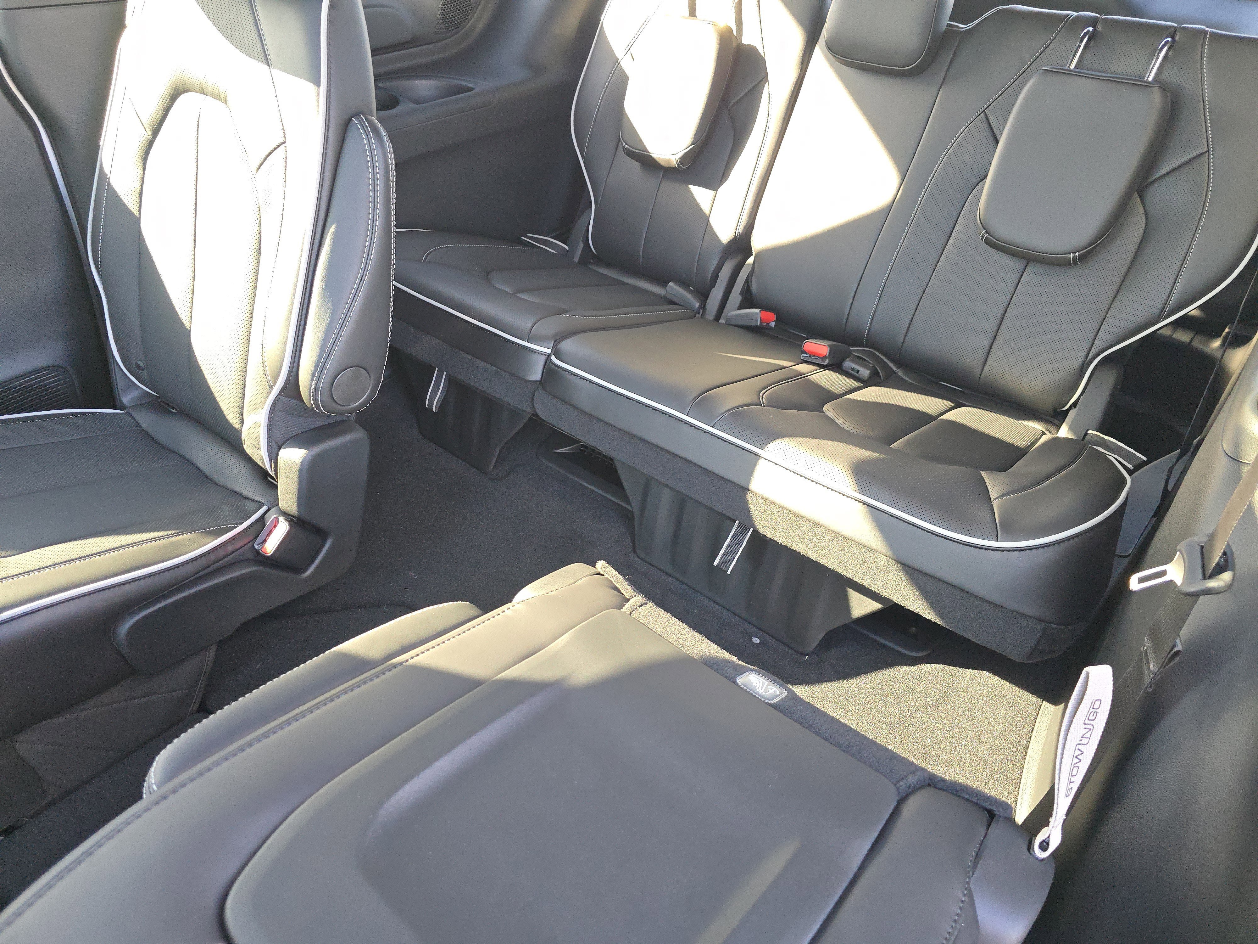 New 2026 Chrysler Pacifica Limited image 21