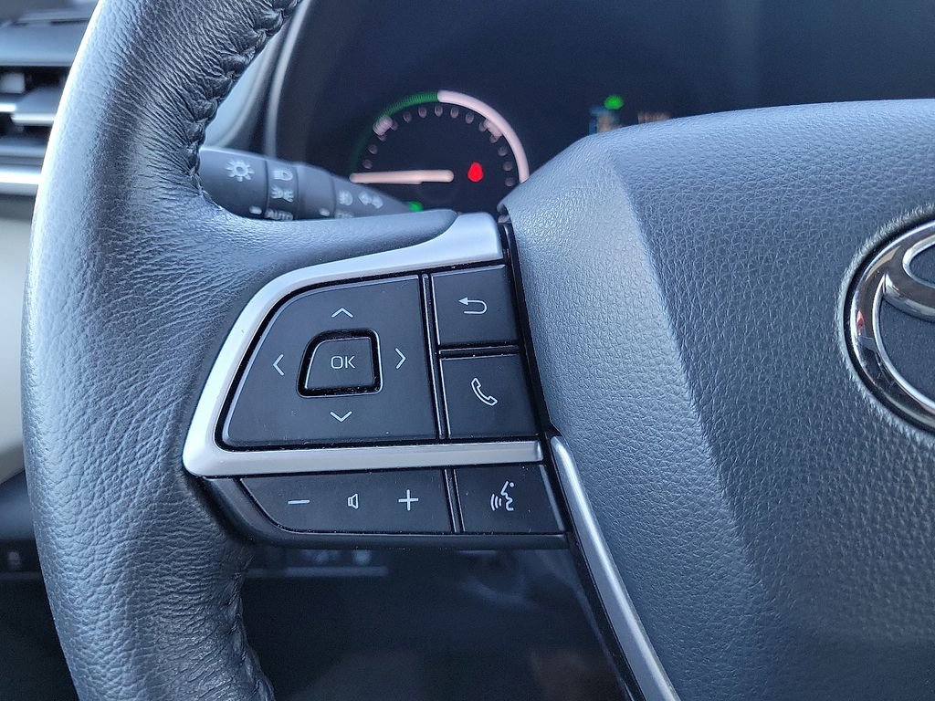 Used 2022 Toyota Sienna XLE image 19