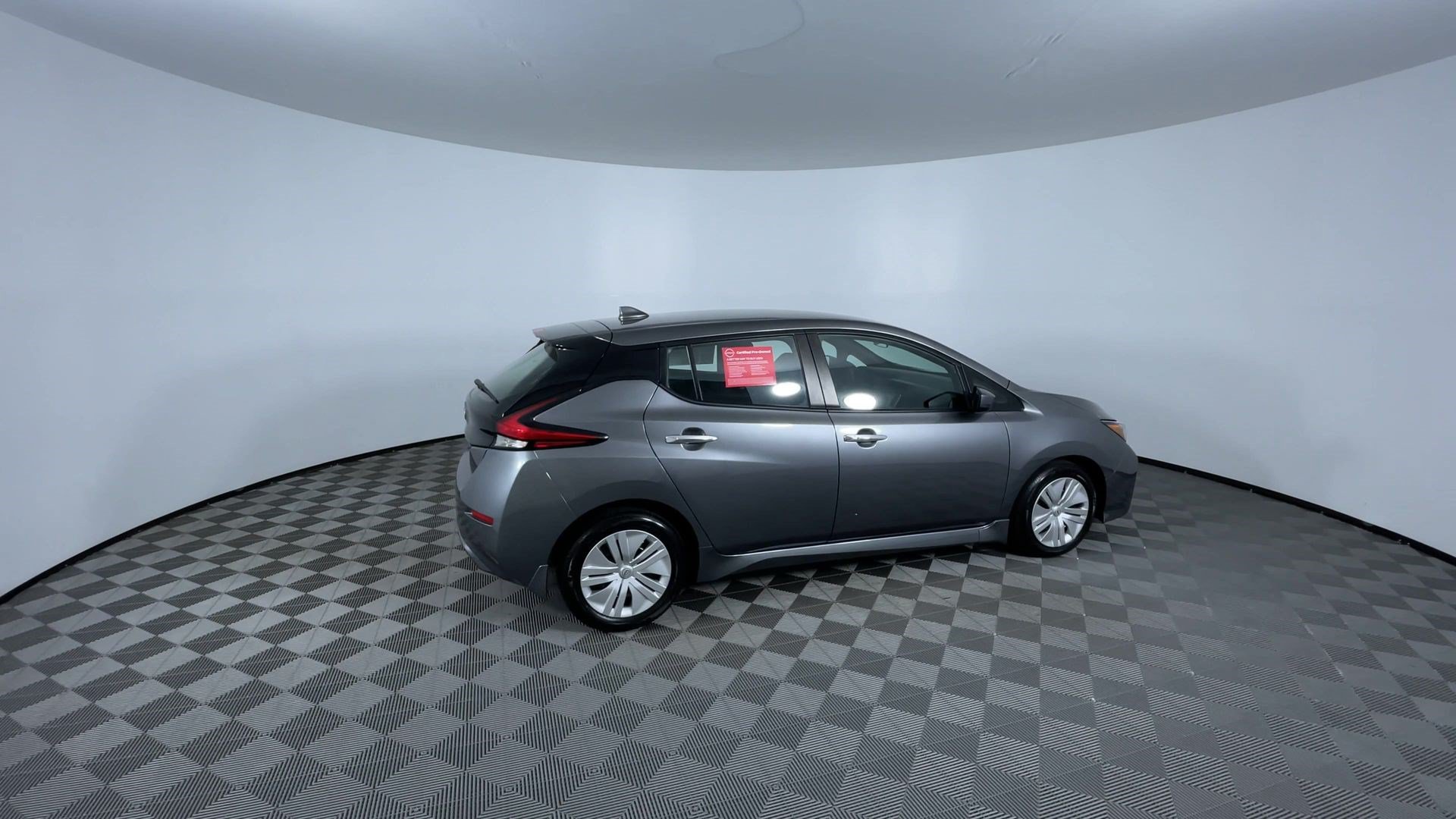 Certified 2025 Nissan Leaf S FWD image 9