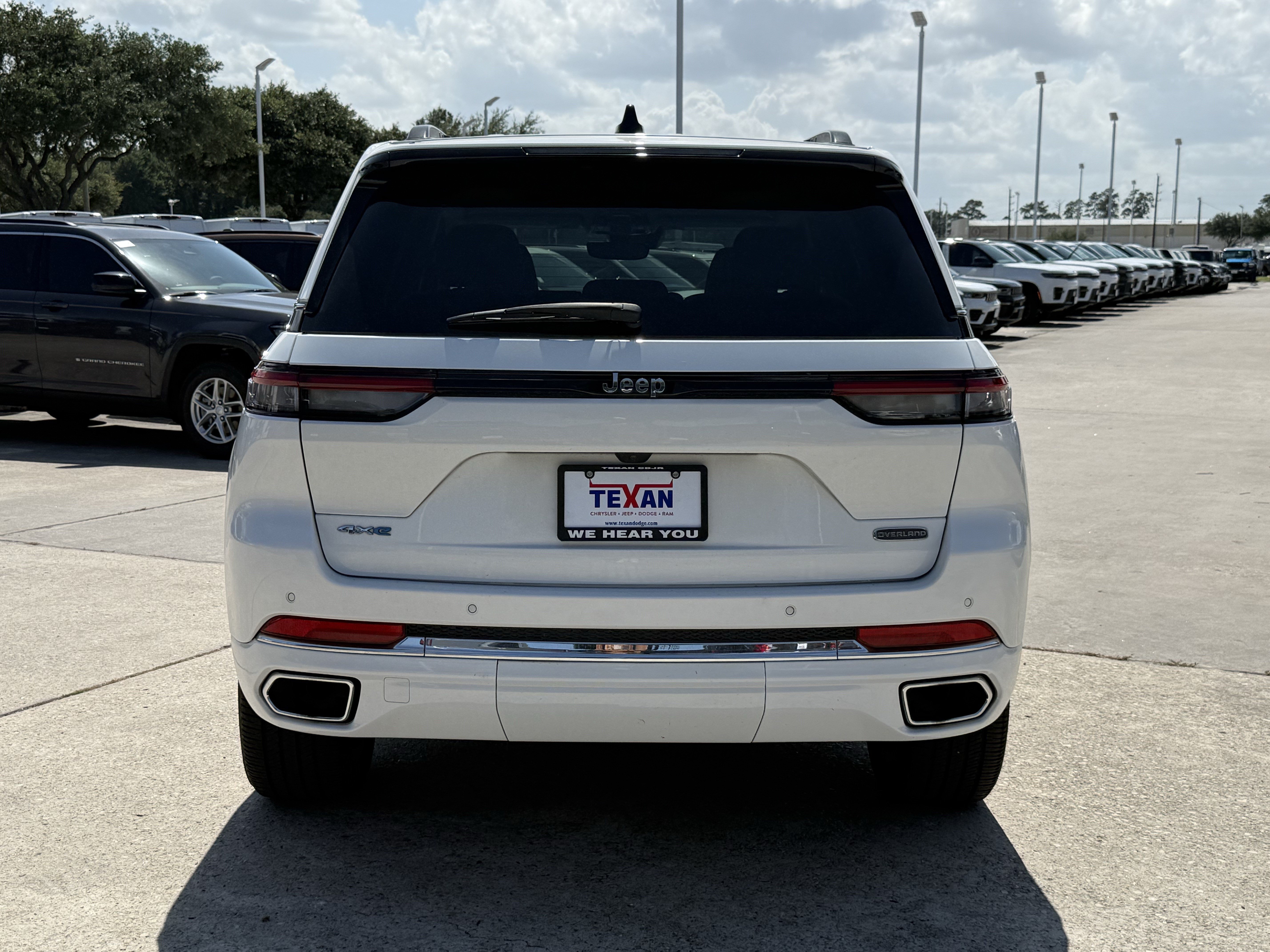 Used 2022 Jeep Grand Cherokee Overland AWD/4WD image 6