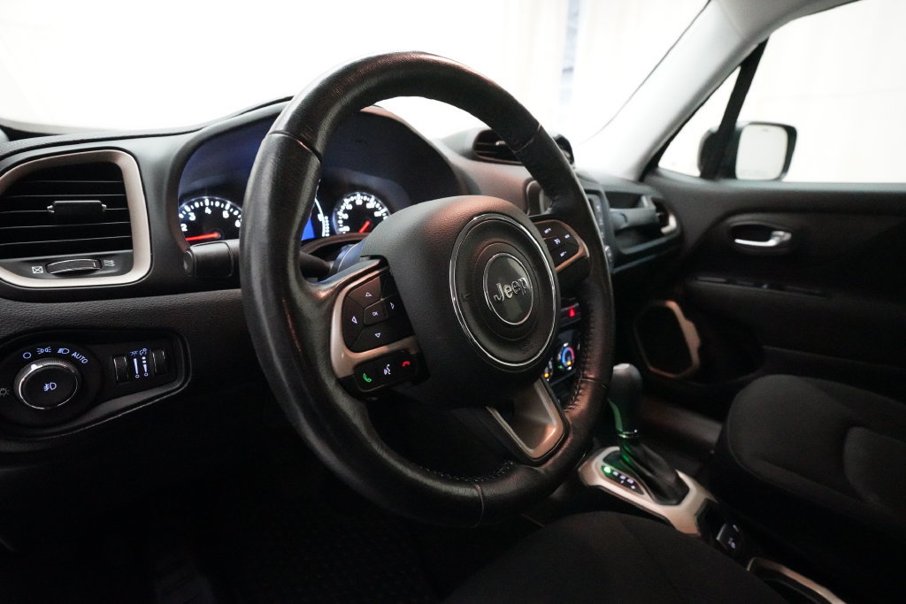 Used 2017 Jeep Renegade Latitude w/ Cold Weather Group AWD/4WD image 8