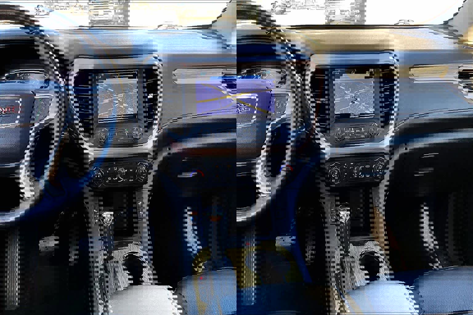 Used 2019 GMC Acadia Denali image 7