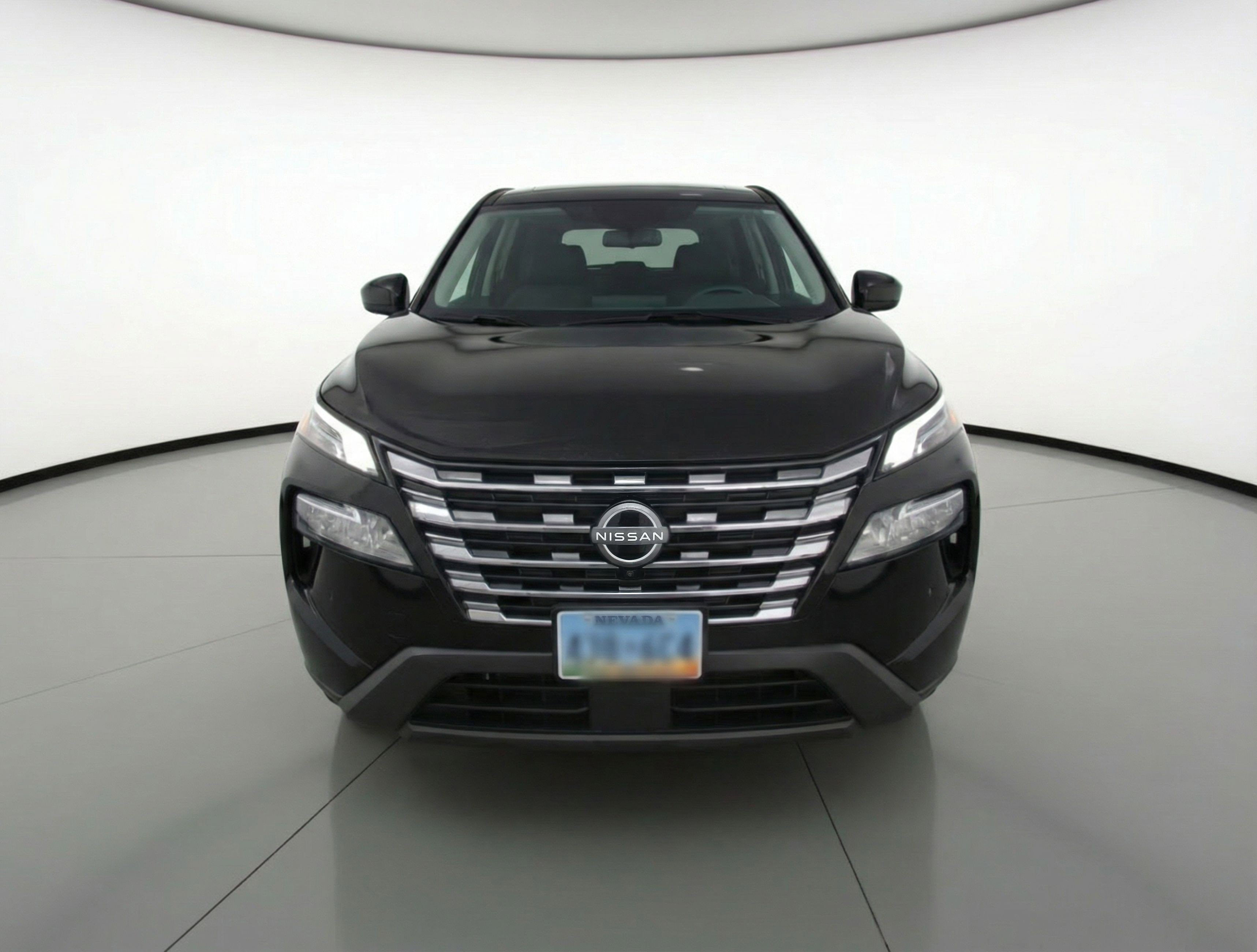 Used 2025 Nissan Rogue SV image 2