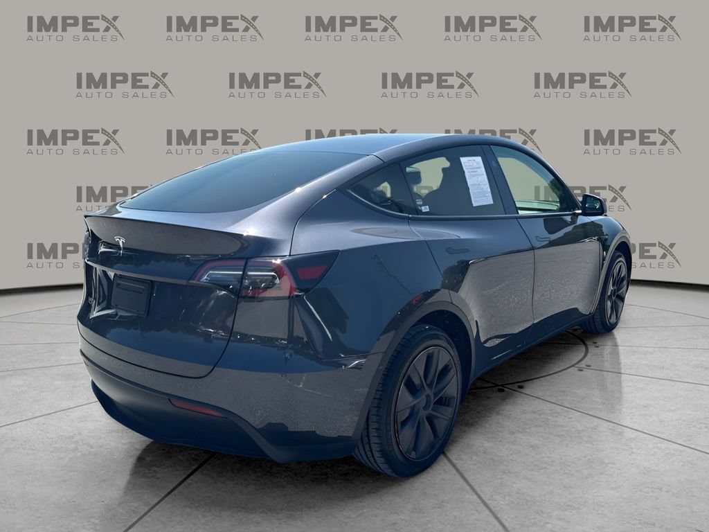 Used 2024 Tesla Model Y Long Range RWD image 3