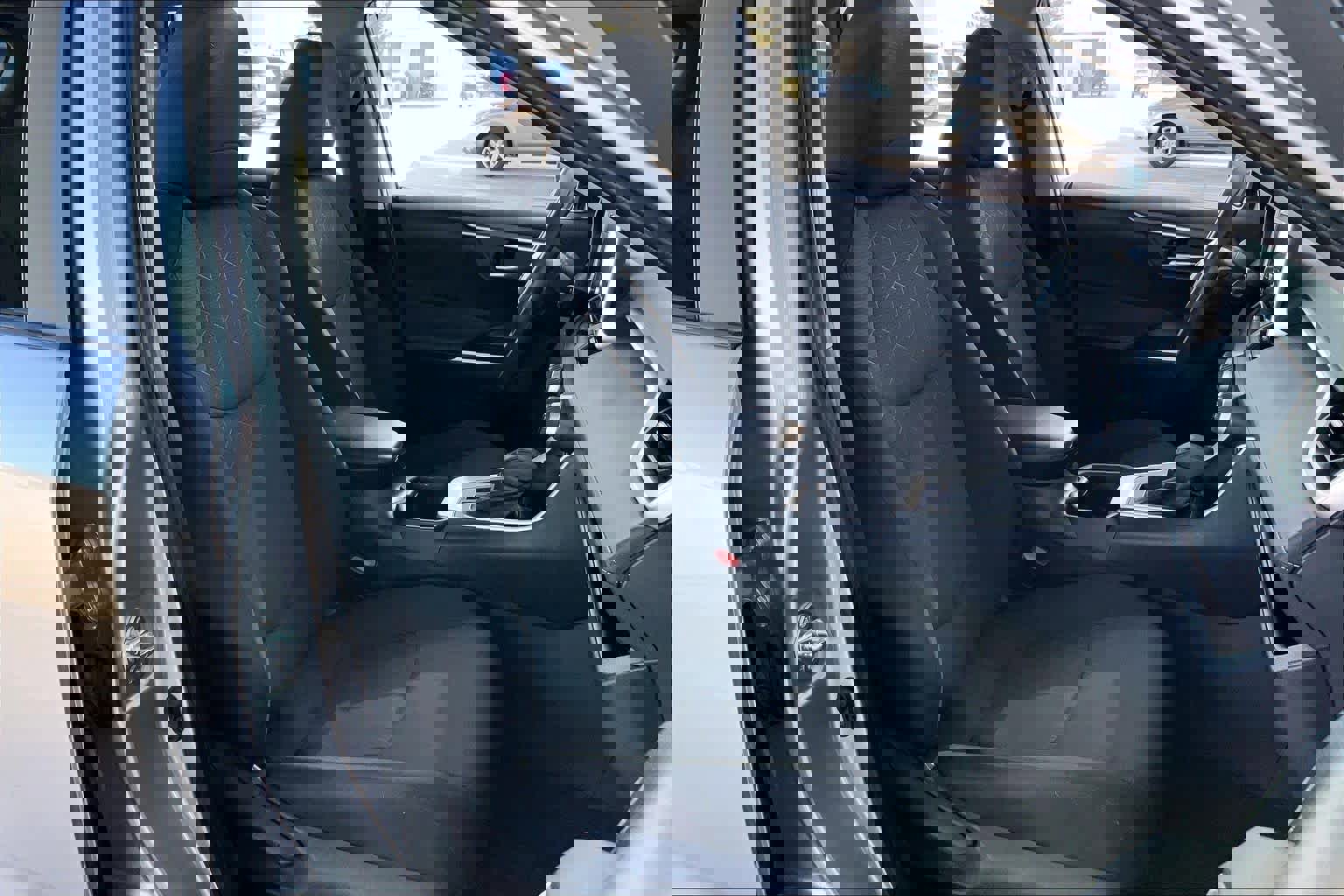 Used 2025 Toyota RAV4 XLE image 8