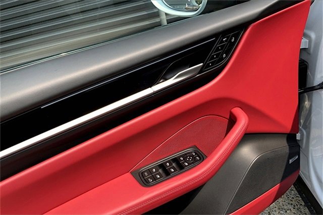 New 2025 Porsche Macan 4S Electric image 28