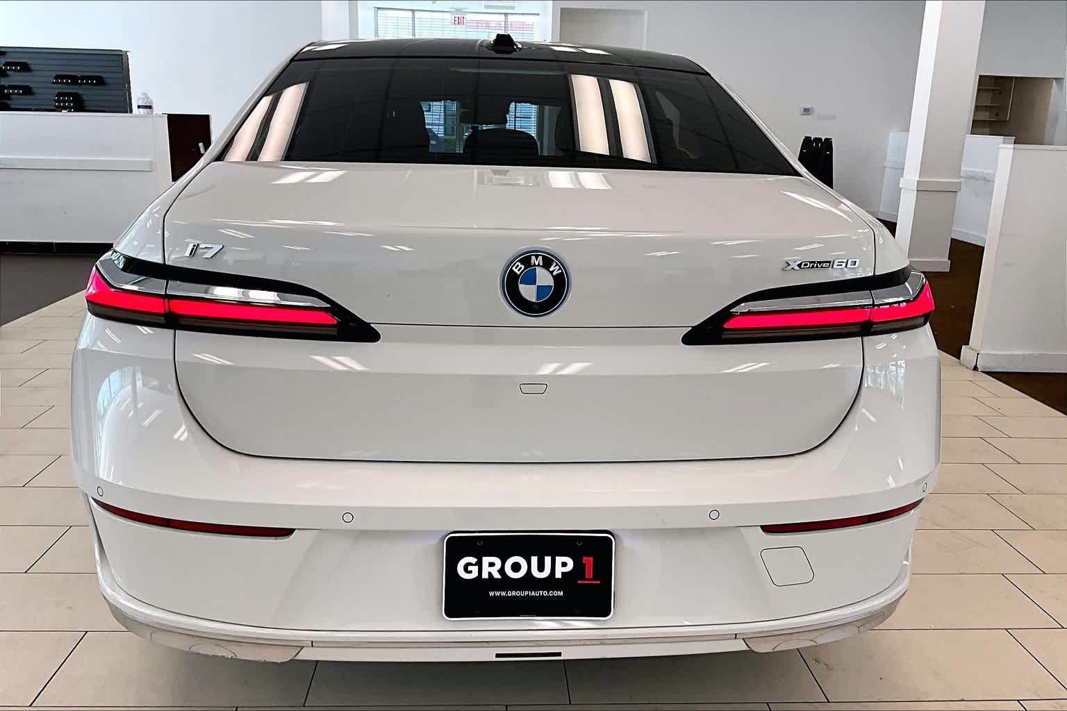 Used 2024 BMW i7 xDrive60 AWD/4WD image 9