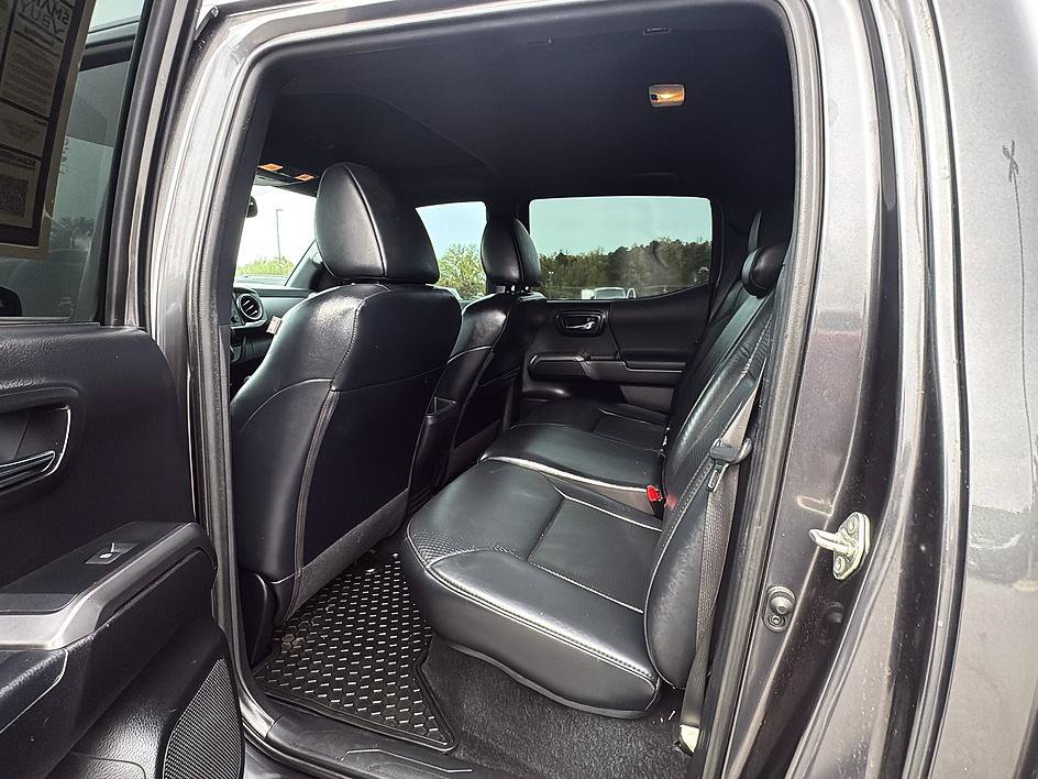 Used 2019 Toyota Tacoma TRD Sport AWD/4WD image 17