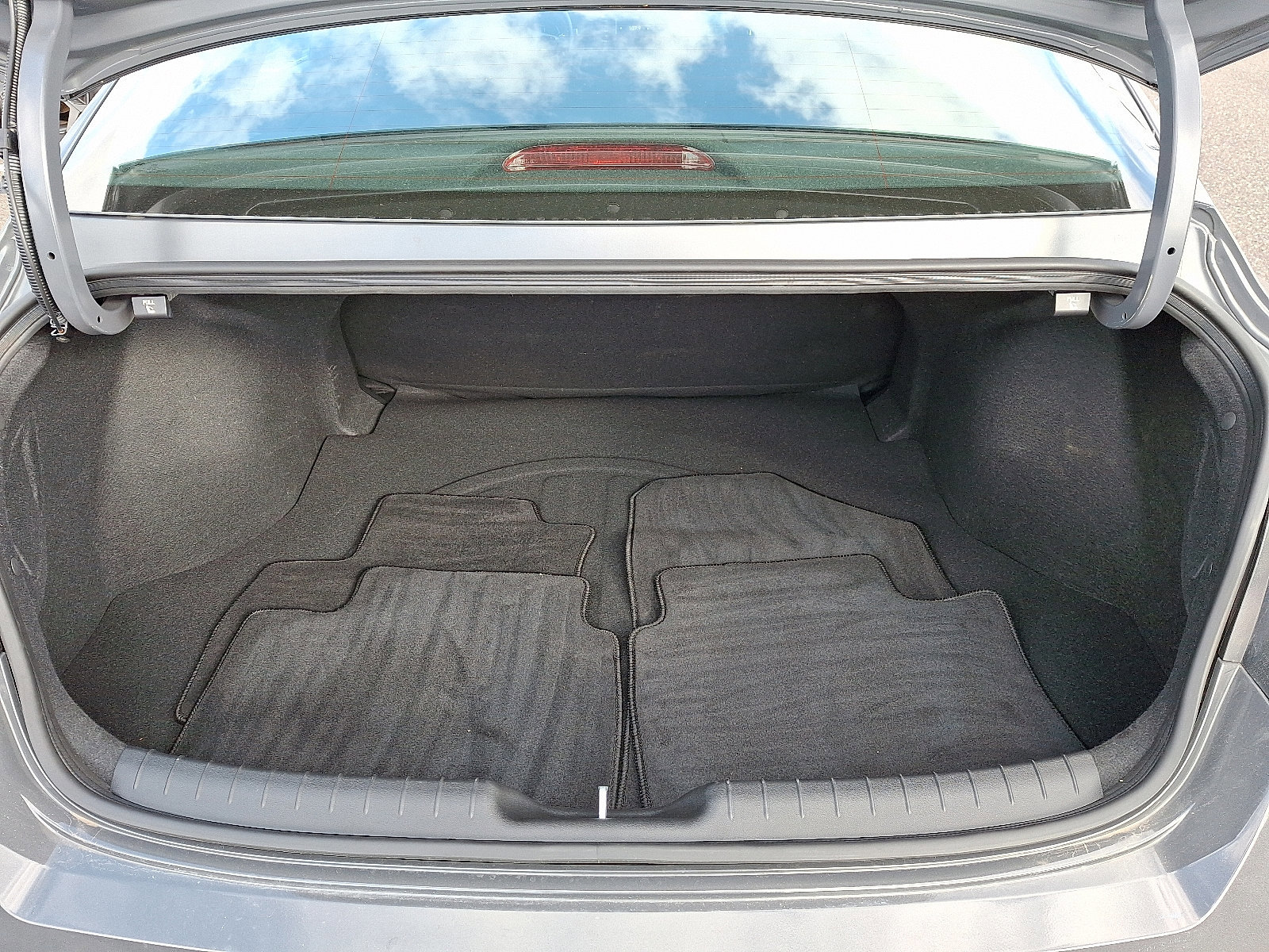 Certified 2025 Hyundai Elantra Sport image 29