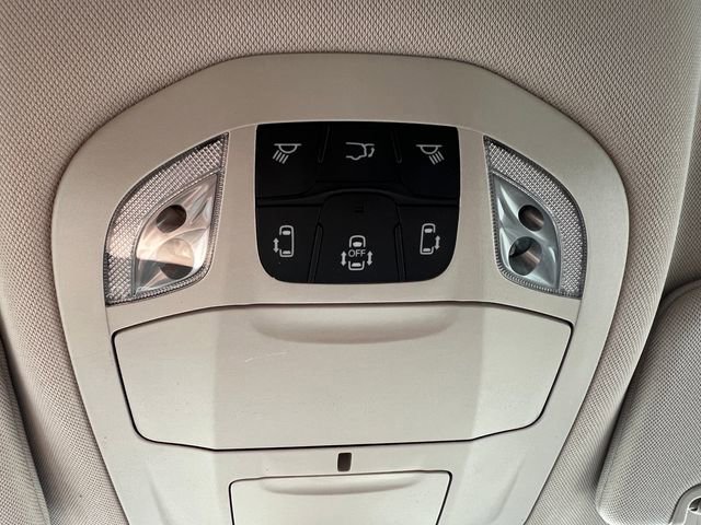 Used 2022 Chrysler Voyager LX FWD image 29