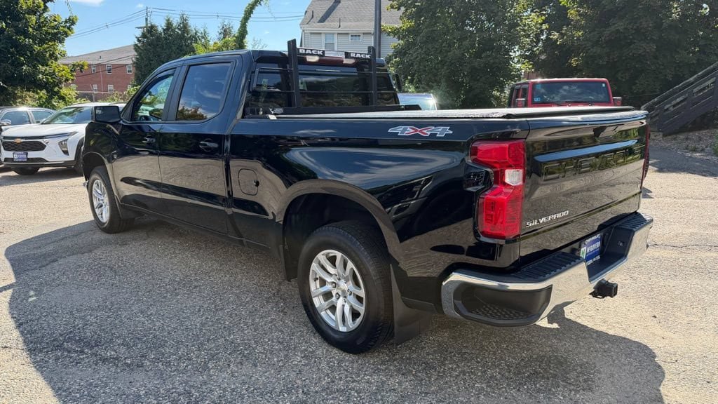 Used 2021 Chevrolet Silverado 1500 LT AWD/4WD image 4