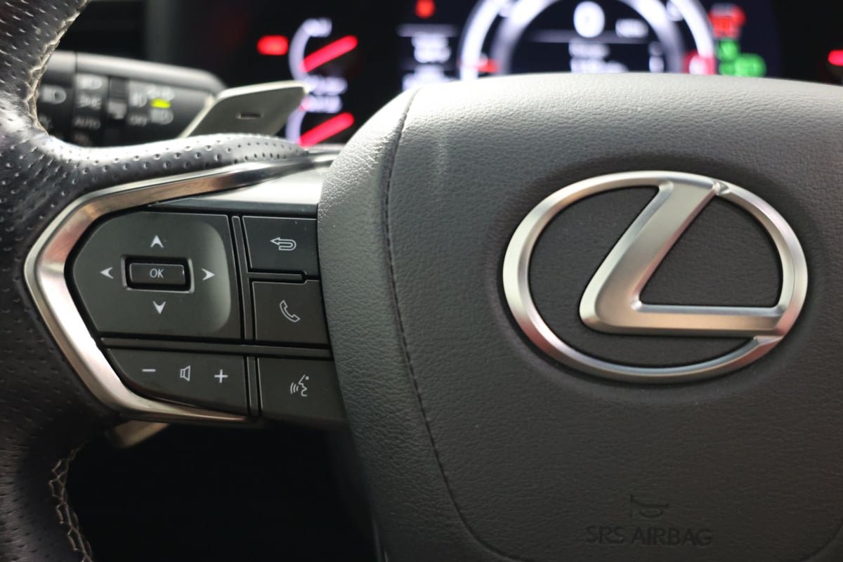 Used 2023 Lexus LX 600 F Sport w/ Accessory Package (Z1) AWD/4WD image 31