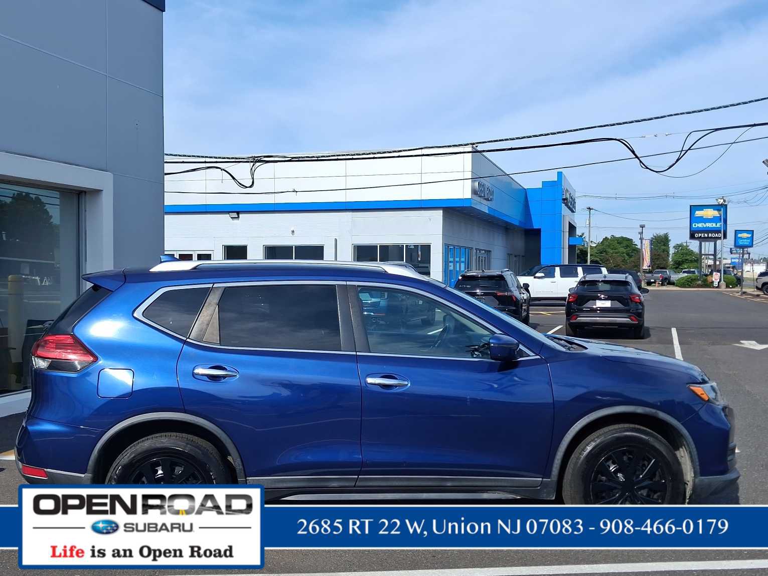 Used 2017 Nissan Rogue S w/ Appearance Package AWD/4WD image 4