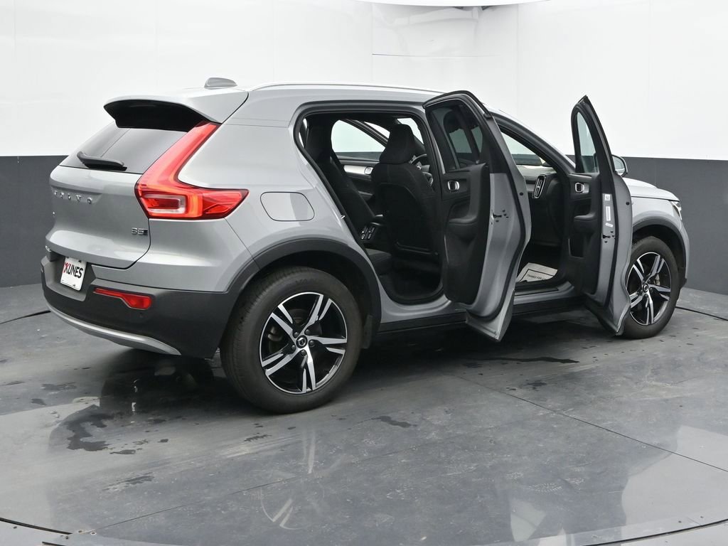 Used 2025 Volvo XC40 B5 Core image 52