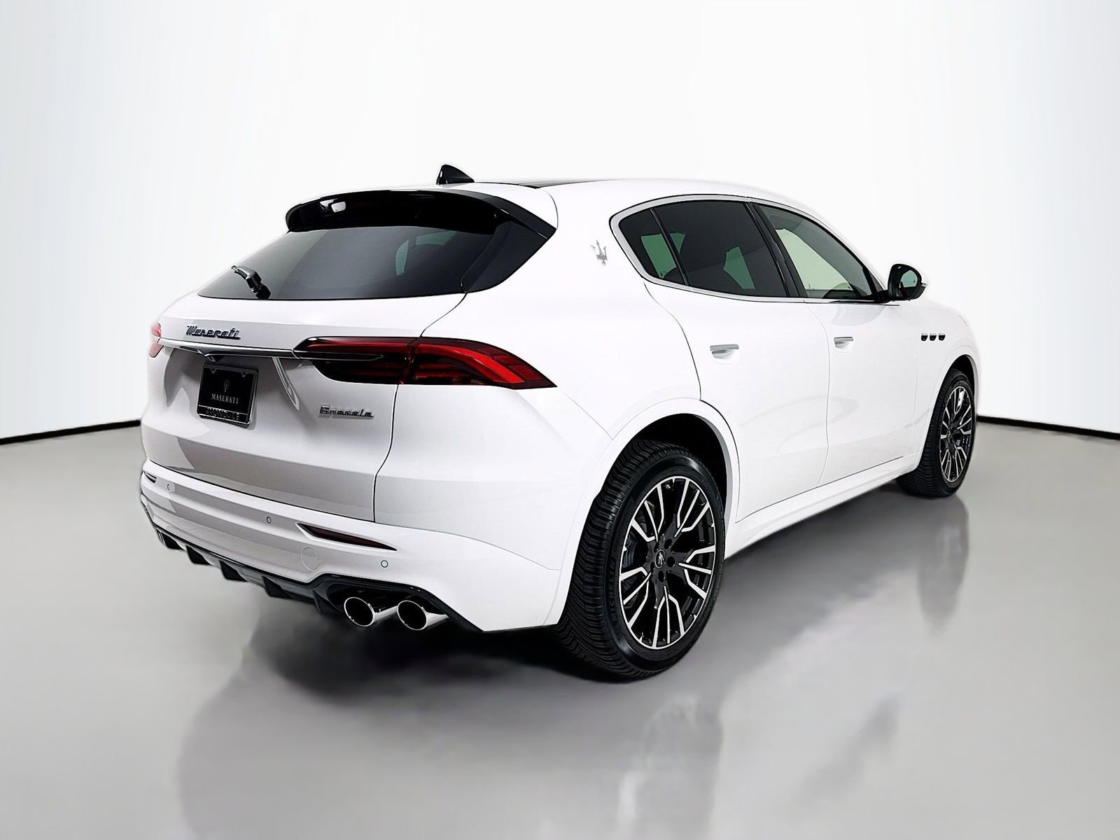 Used 2025 Maserati Grecale GT AWD/4WD image 8